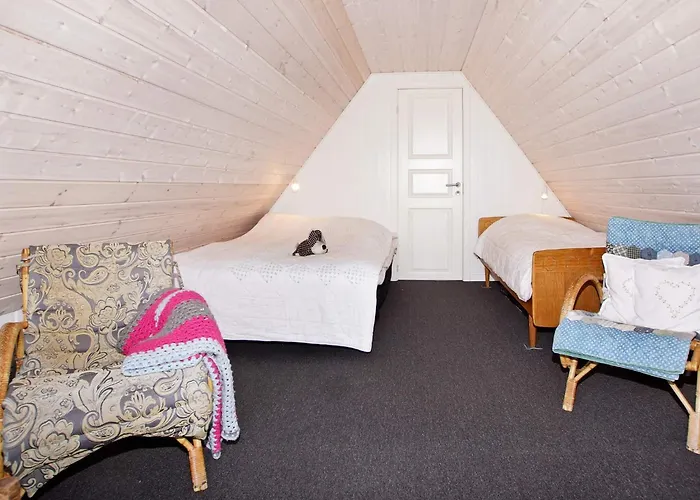 6 Person In Hemmet-by Traum